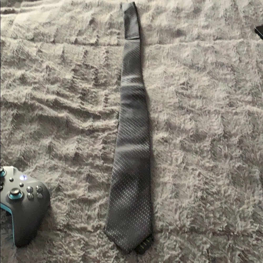 Gray tie